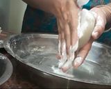 A picture of step 5 of Jowar Ki Roti (Bhakari).