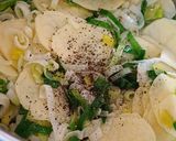 # 24 04 47 Bucatini tészta olajban eltett tonhalfilével, póréhagymával és sáfránnyal recept fázis 3 fotója
