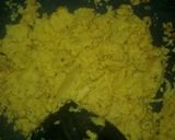 A picture of step 2 of Besan ka halwa.