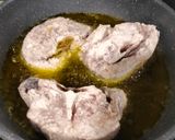 Foto del paso 1 de la receta: Merluza en salsa verde con frutos secos