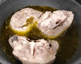 Foto del paso 1 de la receta: Merluza en salsa verde con frutos secos