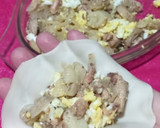 Foto del paso 4 de la receta: Empanadas de sardina con champiñones, cebolla caramelizada y huevo