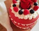 Foto del passaggio 14 della ricetta Fluffosa red velvet "incantevole delizia"