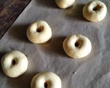 Foto langkah ke 4 dari resep Donat maizena.