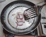 รูปขั้นตอนการทำที่ 3 ของ ข้าวผัดน้ำพริก เนื้อหวาน ไข่เจียว
