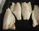 Foto del paso 5 de la receta: Caballa frita, lubina a la plancha y ensalada de tomates con queso fresco
