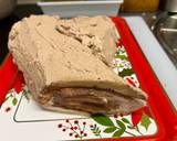 Foto del paso 8 de la receta Tronco de Navidad 🎄🎁 relleno de nata y praliné de avellanas y chocolate sin lactosa