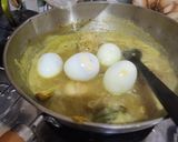 Foto langkah ke 5 dari resep Opor Ayam Telur Kuah Kuning.