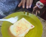Foto langkah ke 3 dari resep Roti bakar coklat strawberry.