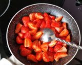 Une image de l'étape 3 de °Poêlée de fraises aux palets bretons°.