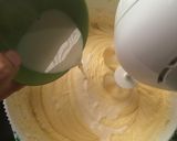 Foto langkah ke 3 dari resep Marmer Pound Cake.
