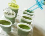 A picture of step 4 of Matcha Latte Popsicles.