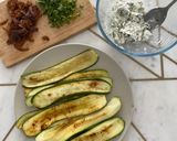 Une image de l'étape 1 de Roulé de courgettes et au fromage frais.