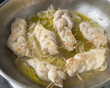 Foto del paso 3 de la receta: Trenzas de pechuga en salsa 💃🏻