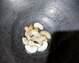 A picture of step 3 of Oats Upma.