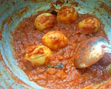 A picture of step 3 of Boiled egg masala.
