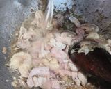 Foto langkah ke 5 dari resep Mie Goreng Kulit Ayam.