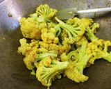 ফুলকপি আর ধনেপাতা দিয়ে রুই মাছের পাতলা ঝোল (macher patla jhol recipe in Bengali) রেসিপির ধাপ 2 ছবি