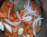Foto del paso 1 de la receta: Pencas de acelga en escabeche de verduras #BBB