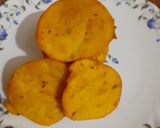 A picture of step 6 of Aachari mathri.