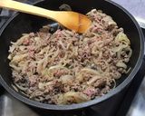 Une image de l'étape 6 de Bœuf épicé aux courgettes, oignons et persil.