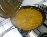 Foto del paso 5 de la receta: Fideuá con lomo y guisantes
