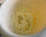 Une image de l'étape 4 de Gâteau aux groseilles noires, citron et crème.
