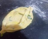 A picture of step 2 of Spring onion fried leaf.