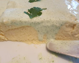 Foto del paso 10 de la receta: Pudin de puerro y queso con salsa de yogur