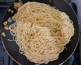 Foto langkah ke 7 dari resep Spaghetti Aglio e Olio simple ala-ala.