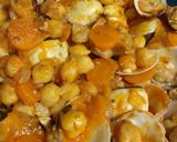 Foto del paso 7 de la receta: Garbanzos con Gambas y Almejas