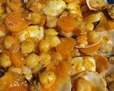 Foto del paso 7 de la receta: Garbanzos con Gambas y Almejas