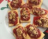 Foto langkah ke 3 dari resep Crackers Strawberry Keju.