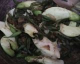 Foto langkah ke 5 dari resep Tumis Kerang Kacang Panjang & Bunga Turi.