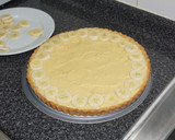Foto del paso 2 de la receta: Tarta de bananas y kiwi con crema pastelera