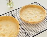 Une image de l'étape 1 de Tarte à la tomate /oignon nouveau.