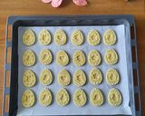 Foto del passaggio 10 della ricetta Biscotti pasquali con stampi a rilievo