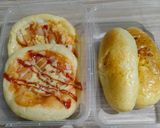 Foto langkah ke 3 dari resep Roti Pizza Sosis empuk irit telur.