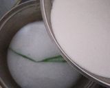 Foto langkah ke 2 dari resep Bubur sumsum super lembut.