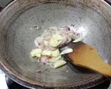 Foto langkah ke 3 dari resep Oseng Pindang Lombok Ijo.