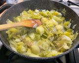 Une image de l'étape 11 de Fondue de poireaux à l'ail, oignon, crème et épices.