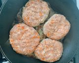 A picture of step 4 of Savory Sweet Ground Beef Patties.