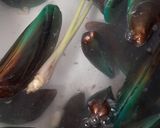 Foto langkah ke 3 dari resep Kerang Hijau Saus Padang.