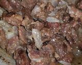 A picture of step 2 of Shredded beef and chicken sauce.