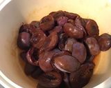 Une image de l'étape 1 de Compote de sorcière aux ongles (prunes du jardin et amandes).