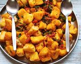 A picture of step 4 of Leftover Idli Masala.
