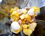 A picture of step 1 of My Tropical Milk Shake. 😎.