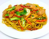 Foto langkah ke 6 dari resep Oseng Mi Kuning Basah.