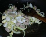 Foto langkah ke 2 dari resep Cah Kangkung Saus Tiram.