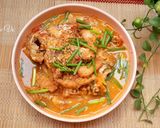 Hình bước làm 1 của món Cơm nhà với món cá hồng kho ngon lạ